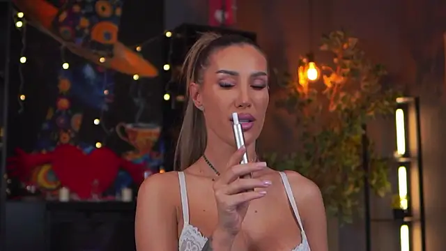 Evelyn Evyyy online show from February 2026 07:25:02 PM