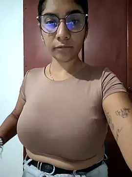 Sofythom1 online show from February 2026 04:33:01 AM