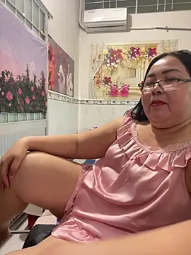 Snapshot of NDith chatting on March 2026 10:49:02 AM NDith online show from March 2026 10:49:02 AM