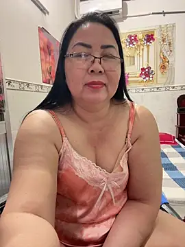 Snapshot of NDith chatting on April 2026 03:28:01 PM NDith online show from April 2026 03:28:01 PM