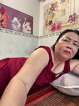 Snapshot of NDith chatting on April 2026 10:43:01 AM NDith online show from April 2026 10:43:01 AM