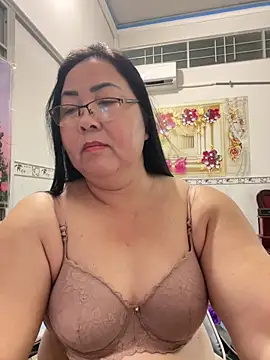 Snapshot of NDith chatting on April 2026 10:55:01 AM NDith online show from April 2026 10:55:01 AM