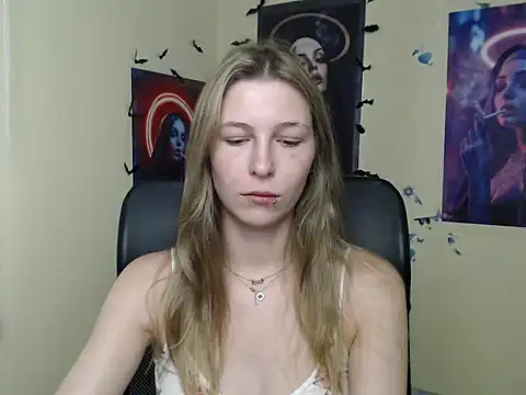 Snapshot of StrangerGi chatting on June 2026 06:22:01 AM StrangerGi online show from June 2026 06:22:01 AM