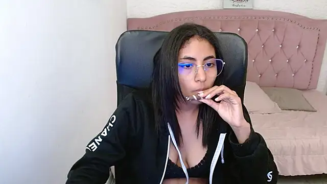 shaneelle online show from February 2025 06:21:02 AM