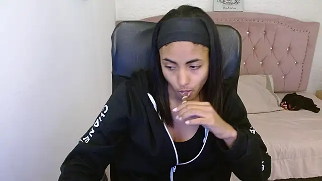 shaneelle online show from March 2025 06:13:02 AM