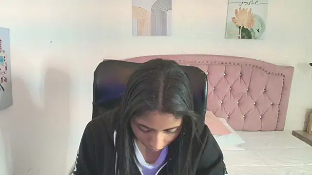 shaneelle online show from September 2025 03:06:02 AM