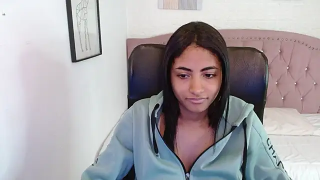 shaneelle online show from November 2025 03:06:01 AM