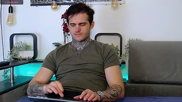 Snapshot of CarterCole chatting on March 2025 08:11:01 AM CarterCole online show from March 2025 08:11:01 AM