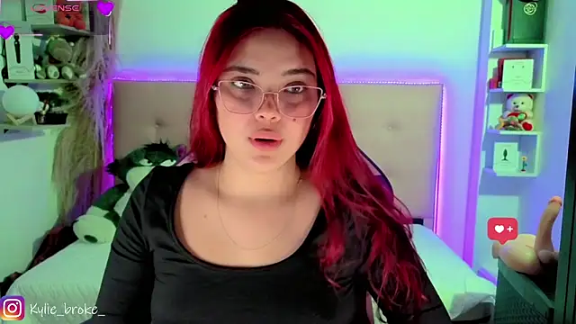 Snapshot of Kylie_brokee chatting on May 2026 10:06:02 PM Kylie brokee online show from May 2026 10:06:02 PM