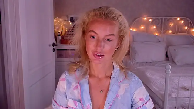 aestetick online show from December 2025 06:52:01 AM