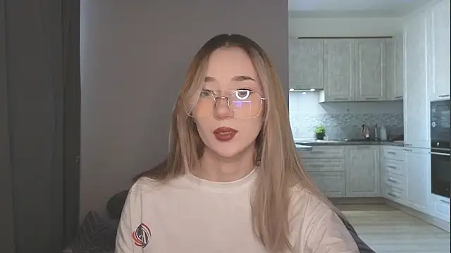 Snapshot of VikiSea chatting on March 2025 01:07:01 PM VikiSea online show from March 2025 01:07:01 PM