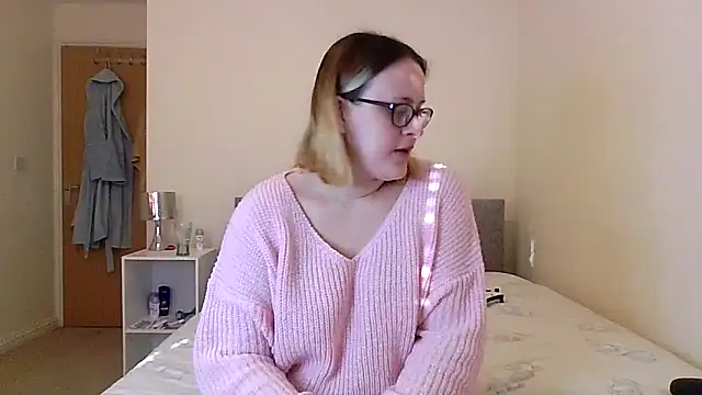 Snapshot of ScarletMae chatting on January 2025 02:02:02 PM ScarletMae online show from January 2025 02:02:02 PM