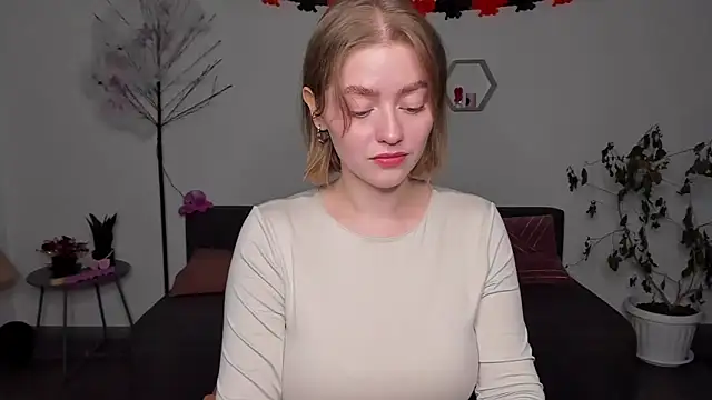 AidaPerry online show from December 2024 01:44:02 PM