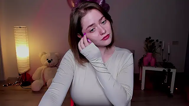 AidaPerry online show from March 2025 08:28:01 PM