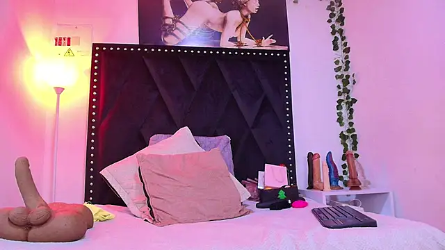 Snapshot of _Marcela__ chatting on February 2026 12:44:02 PM Marcela online show from February 2026 12:44:02 PM