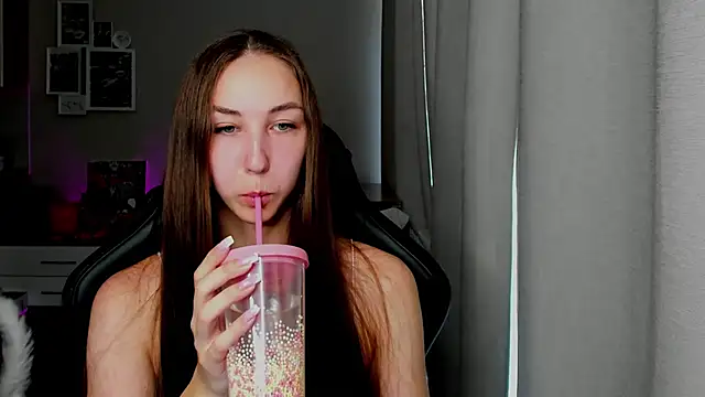 Snapshot of Sm0ly chatting on June 2026 04:07:02 AM Sm0ly online show from June 2026 04:07:02 AM
