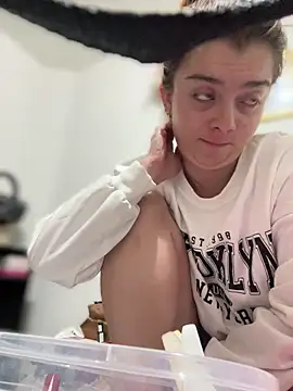 Cloew Marz online show from November 2025 08:09:01 PM