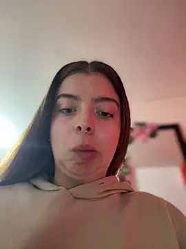 Snapshot of Cloew_Marz chatting on May 2026 07:52:01 PM Cloew Marz online show from May 2026 07:52:01 PM