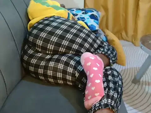 Snapshot of leslysexygirl chatting on October 2025 05:22:02 AM leslysexygirl online show from October 2025 05:22:02 AM