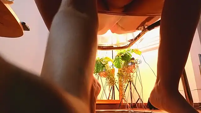 Snapshot of AlessiaLondon chatting on February 2026 08:02:02 AM AlessiaLondon online show from February 2026 08:02:02 AM