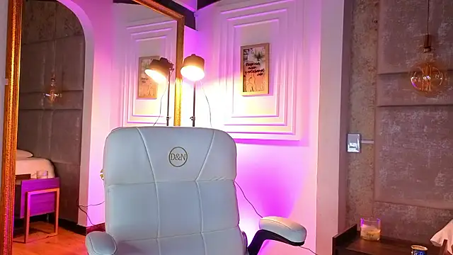 Snapshot of AlessiaLondon chatting on February 2026 10:12:01 AM AlessiaLondon online show from February 2026 10:12:01 AM