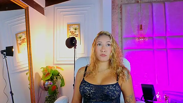 Snapshot of AlessiaLondon chatting on July 2026 10:10:01 AM AlessiaLondon online show from July 2026 10:10:01 AM