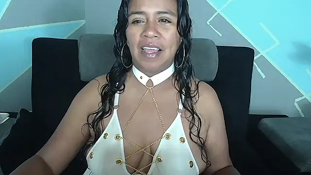 saggil23 online show from October 2025 11:05:02 PM