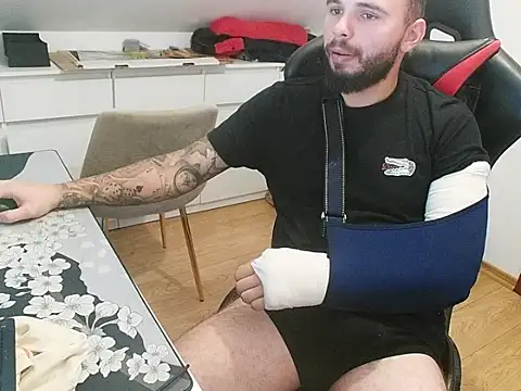 Snapshot of prezydentcam chatting on October 2025 09:20:01 AM prezydentcam online show from October 2025 09:20:01 AM