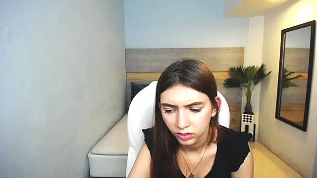 liseth fox online show from December 2024 08:00:01 PM