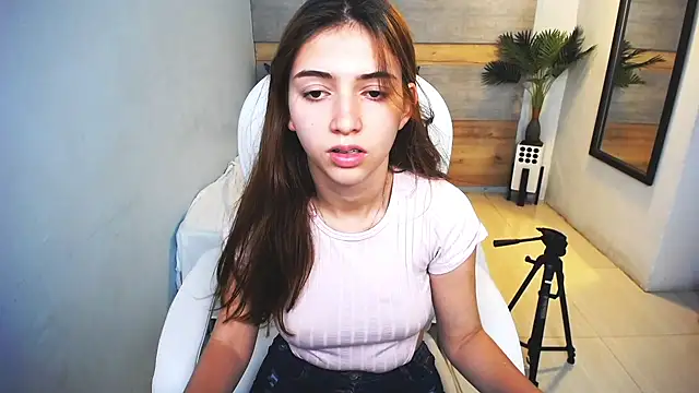 liseth fox online show from December 2024 02:09:01 AM