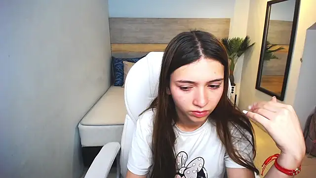 liseth fox online show from December 2024 11:00:01 PM