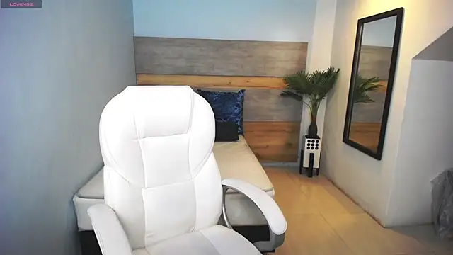 liseth fox online show from March 2025 07:17:01 PM