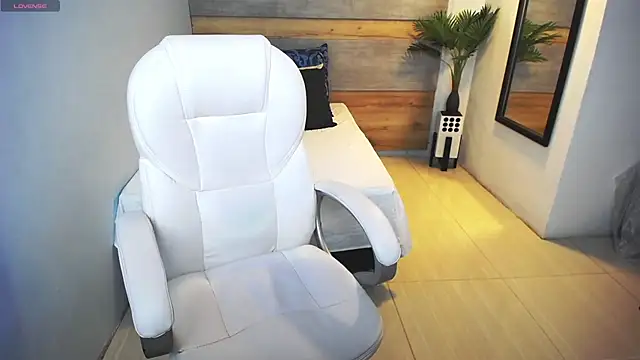 liseth fox online show from March 2025 10:21:02 PM