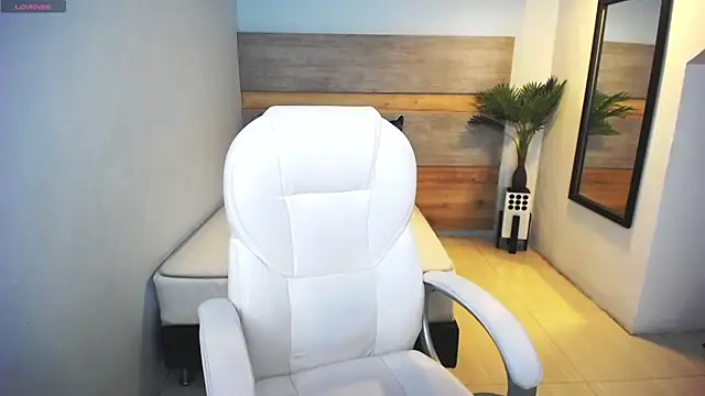 liseth fox online show from March 2025 08:31:02 PM