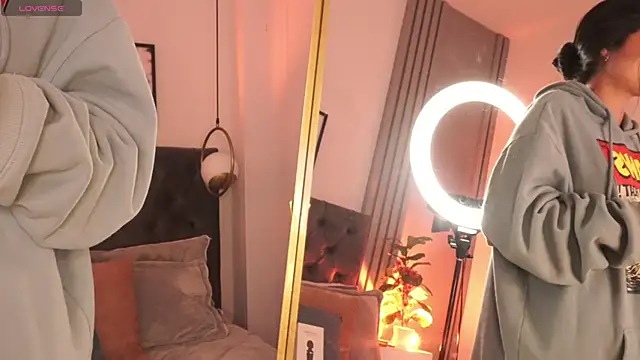 lara madisson online show from November 2025 06:22:01 AM