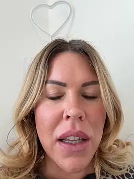 Lara Bergmann online show from March 2025 08:27:01 AM