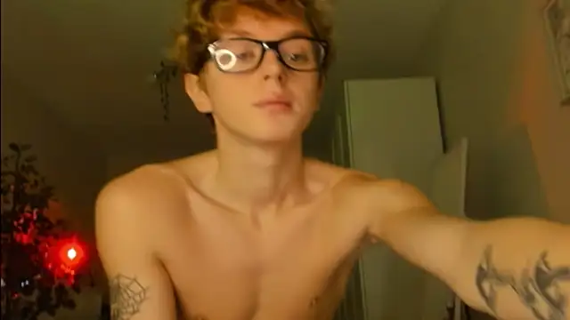 agelandreww online show from December 2025 01:41:02 PM