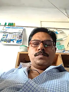 Snapshot of Srmotrs chatting on May 2026 12:01:02 PM Srmotrs online show from May 2026 12:01:02 PM