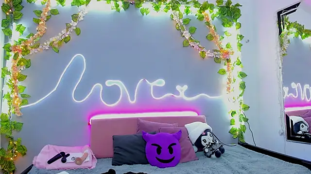 YouliteSllut2 online show from December 2024 01:08:01 AM