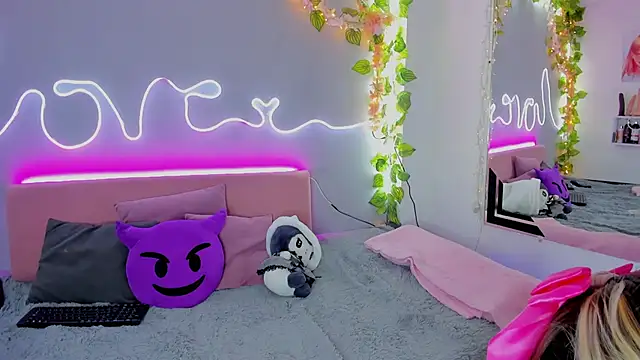 YouliteSllut2 online show from December 2024 01:13:01 AM