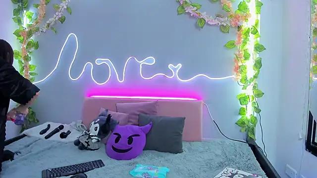 YouliteSllut2 online show from January 2025 08:01:01 PM