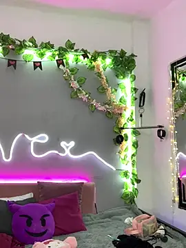 YouliteSllut2 online show from March 2025 08:28:01 PM