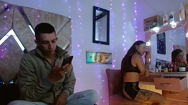 parejacaliente20154 online show from November 2025 09:30:01 AM