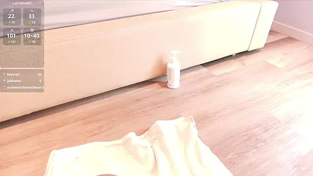 Snapshot of Leamonroe__ chatting on February 2025 01:49:02 PM Leamonroe online show from February 2025 01:49:02 PM