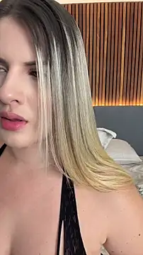 Snapshot of EmiilyAdams_ chatting on June 2026 09:10:01 PM EmiilyAdams online show from June 2026 09:10:01 PM
