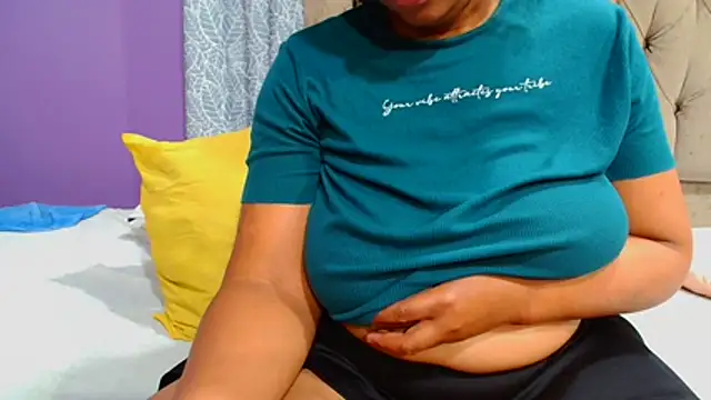 YELLOWBUSTYMELLONS online show from February 2026 06:09:01 PM