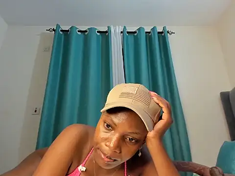 Snapshot of dolly_booty chatting on October 2025 07:45:01 PM dolly booty online show from October 2025 07:45:01 PM