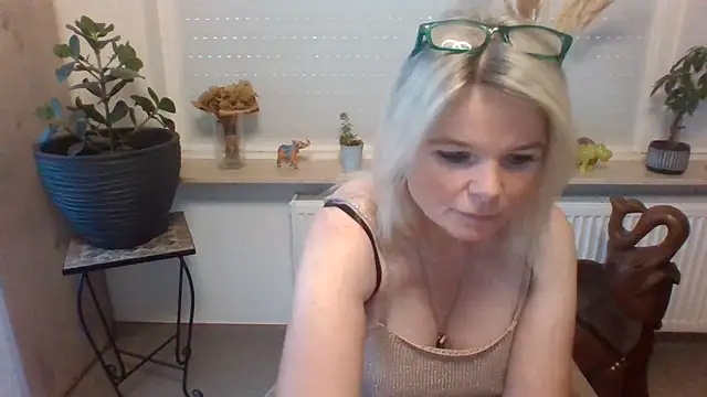 clwm online show from September 2025 05:51:02 AM