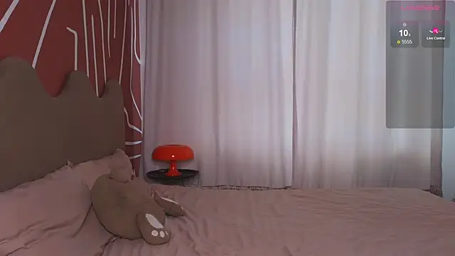 EvaCroan online show from November 2025 07:41:01 AM