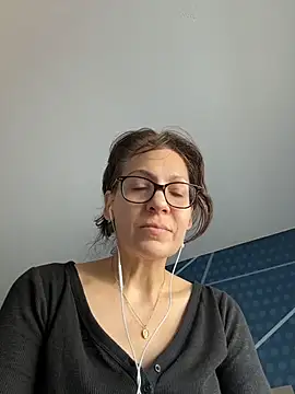 BeautifulMesss online show from April 2026 08:37:01 PM